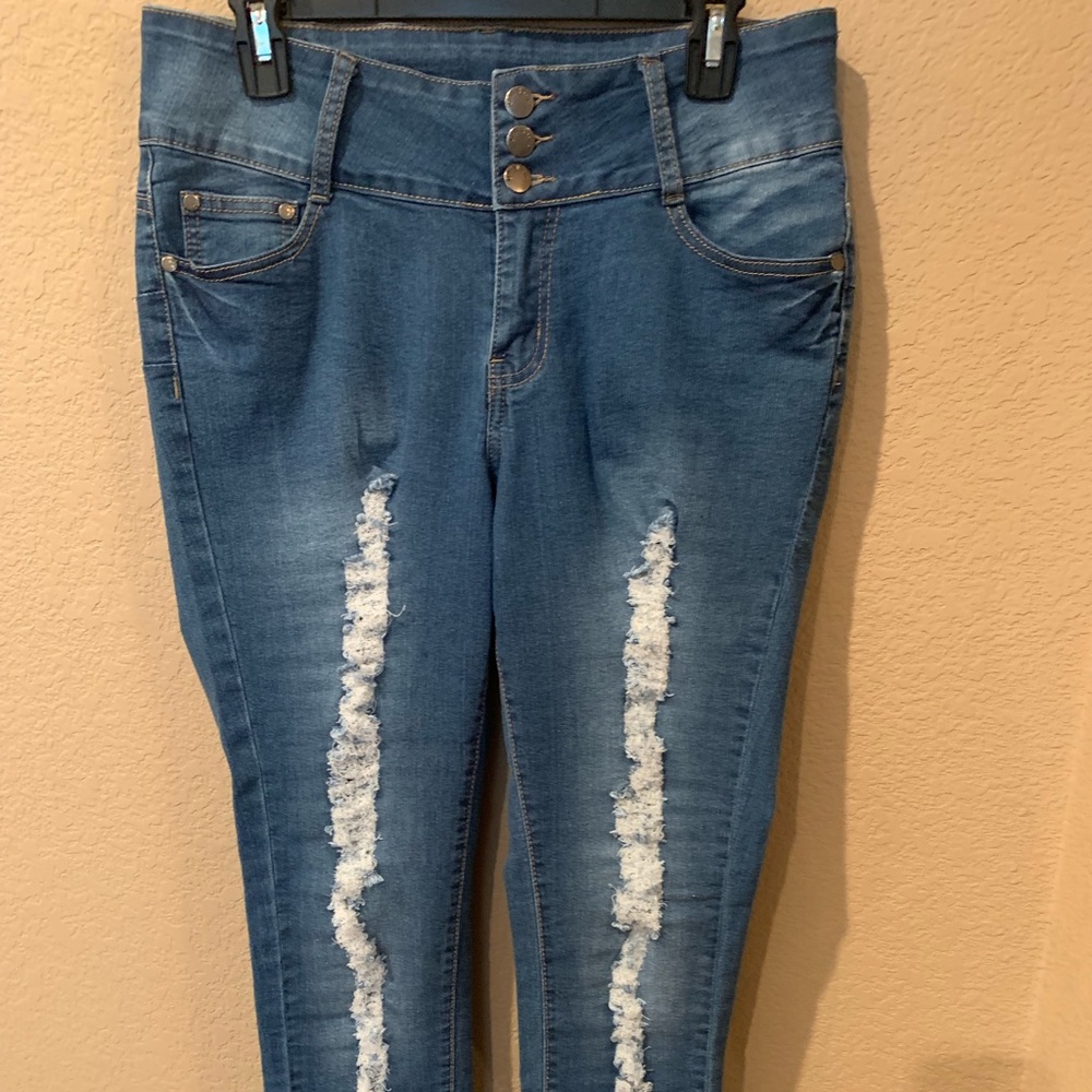 👖 Distressed jeans from Fashion Nova👖